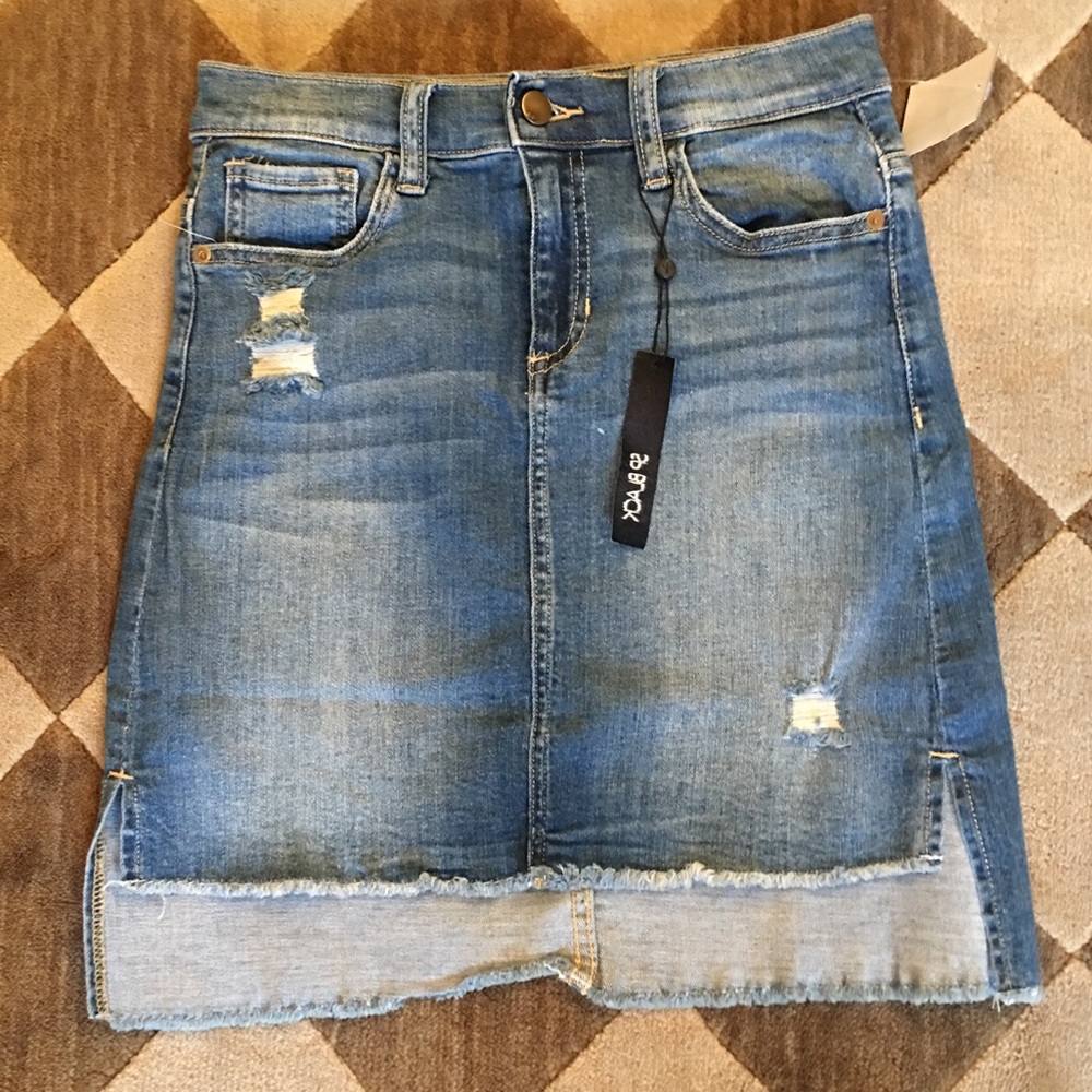 FINAL🔥NWT🔥 stretch distressed denim frayed skirt - Picture 3 of 8
